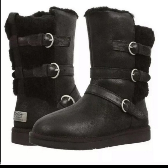 UGG Shoes - 🆕️ UGG Black Lamb wool boots